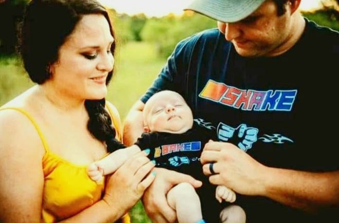 كافحت آشلي أوينجز ، زوجة العام العسكرية في فورت براج ، مع العقم لمدة سبع سنوات ، قبل أن تلد ابنها هنري العام الماضي.