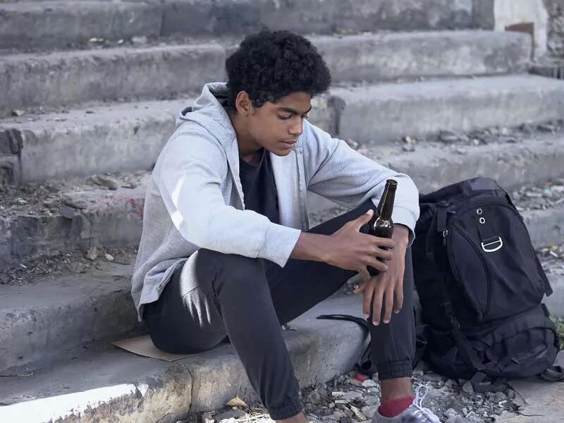 يرتبط الفصل في المدارس بمشكلة الشرب بين الشباب السود