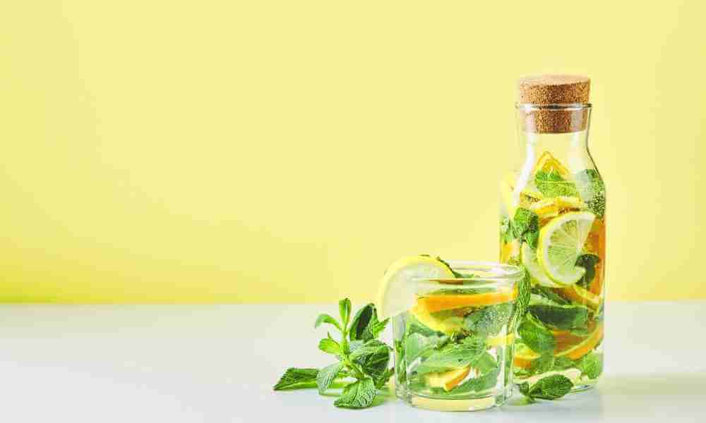 ليمون ساخن وماء نعناع