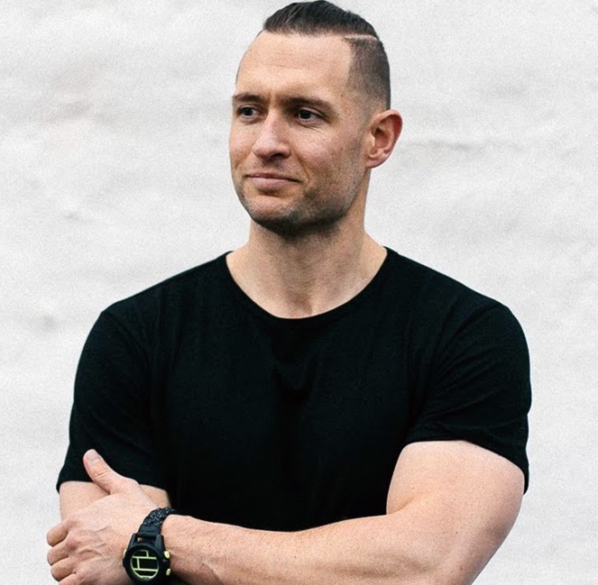 مدرب اللياقة البدنية